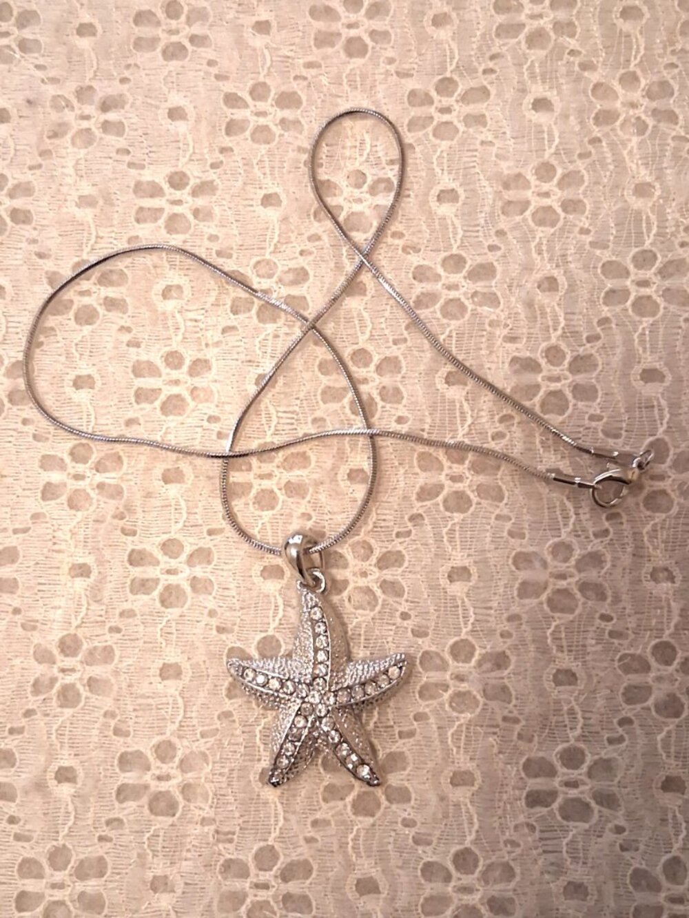 Vintage Artistic Starfish Pendant White Austrian Crystal Silver-Plated Necklace - Picture 9 of 10
